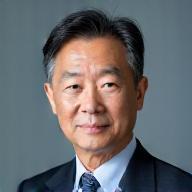 田中健一CEOのプロフェッショナルなポートレート。